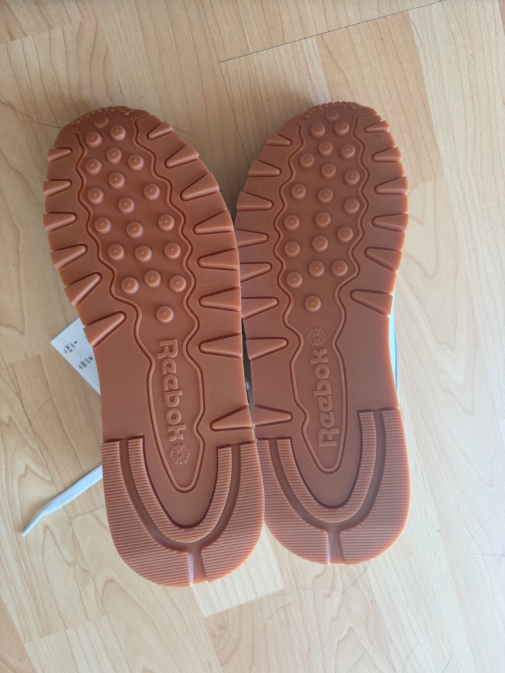 NWT Reebok classic sneaker - Picture 2 of 5